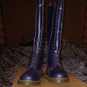 NWT Dr Martens 1B60 Buttero 20 eye leather boots w/zipper Potent Purple Womens 7